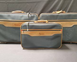 3 piece Pierre Cardin luggage