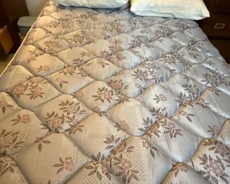 Sealy Posturepedic Queen size mattress set