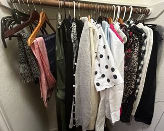 M-XL women’s tops/sweaters