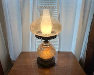 VINTAGE 1971 L & L WMC Hurricane Lamp