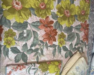 Vintage Oversized Floral Quilt with Pillow Cover & Sheets