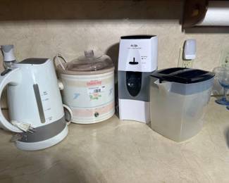 Small Kitchen Appliance Lot – Tea & Cooking