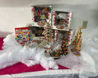 Lemax Sugar ’N Spice Village Christmas Decor