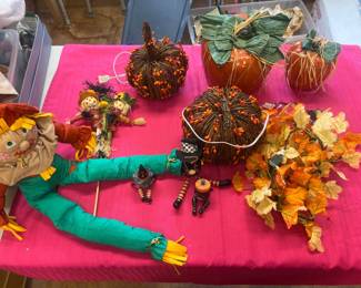Fall Decor & Scarecrow Figurines