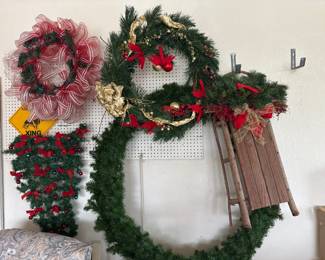 Holiday Wreath & Sled Décor Lot