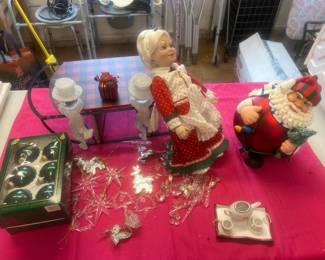 Christmas Decor & Collectibles