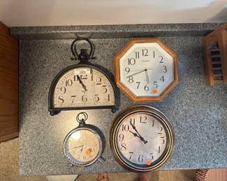 4 Decorative Clocks