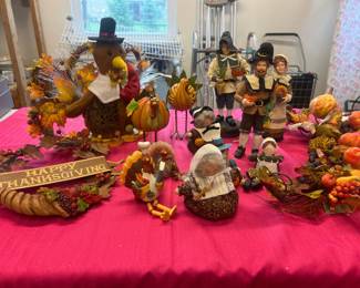 Thanksgiving Wreaths & Pilgrim Figures