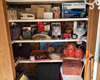 Kitchen items, decor