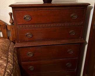 chest of drawers
