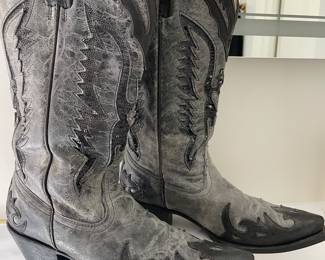Ladies size 10 cowboy boots