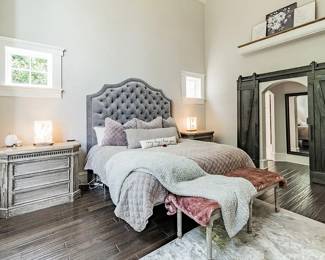 King bed & matching night stands