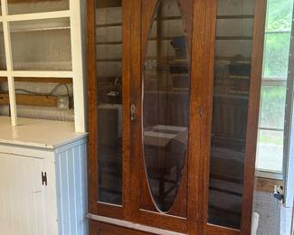 (Barn) gun cabinet
