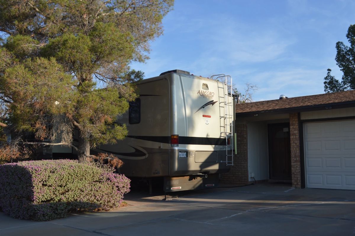 2008 Excellent Condition New Tires and Batteries 60000 Miles 2 Slide Outs  $37.000