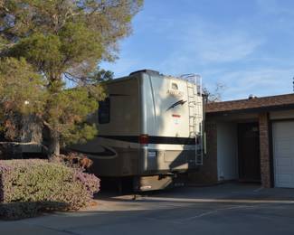 2008 Excellent Condition New Tires and Batteries 60000 Miles 2 Slide Outs $37.000