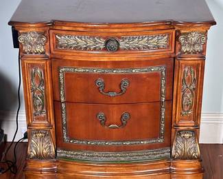 (2pc) Pair Pulaski Furniture Royale Night Stands | Bedside end tables, part of the Royale Regal collection. Having dusty, gold-painted overlays and multi-framed panels of floral medallions, shell and acanthus leaf moldings, acanthus leaf and scroll pilaster shafts. - h. 33.5 x w. 32 x d. 17 in (each)