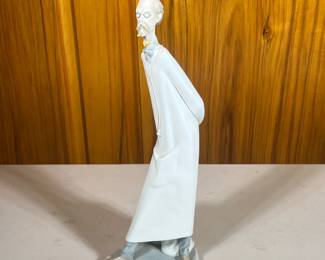 Lladro “Doctor” | Tall statue of a doctor with stethoscope. Model number 4602, marked on bottom.
Dimensions: h. 14 x w. 5 in