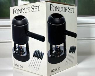 Fondue Pot in Box | Roscoe Fondue set with porcelain enamel on steel pot and alcohol burner. Fondue forks missing. - h. 10 x w. 8 x l. 8 in