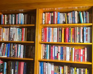 Large lot of Books Including Finance, Reference And And Pleasure Reading | 8 shelves of hardcovers and paperbacks. Notable authors, Kingsolver and Grisham. Several Child care books and travel books.
Item Code: 31-50