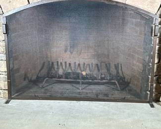 Large Contemporary Style Fireplace Screen | Dark, arched mesh, of large size, hammered metal
Dimensions: h. 35 x l. 51 in