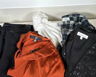 (6pc) Young Lady’s Casual Clothes | Pants and blouses, mostly size s or xs, including a pair of black Zara slacks, a pair of American Eagle sweat pants, and blouses from Heartloom, Princess Polly, and Noble U