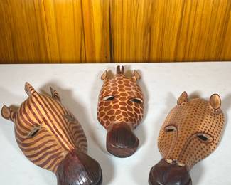 (3pc) Carved Wood Animal Masks From Kenya | Zebra, Giraffe and Leopard carved decorative wall art.
Dimensions: h. 17 x w. 6 x d. 4 in (Zebra)
