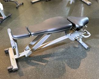 Life Fitness Signature Series Multi-Adjustable Bench | Adjustable weight bench - h. 42.5 x w. 52 x l. 52 x d. 20.5 in (full upright)