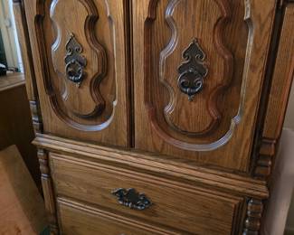Chest of drawers