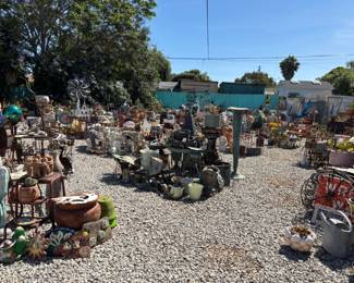 Overview of the array of garden items