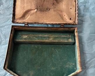 The inside of the sterling bear box shown in the previous photo