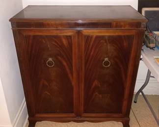 Stromberg Carlson Radio console and turntable, as-is ..