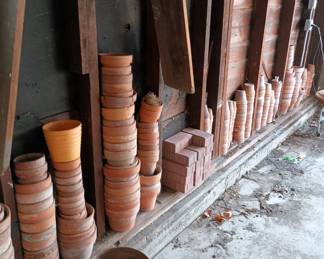 Terra cotta flower pots
Three sizes available