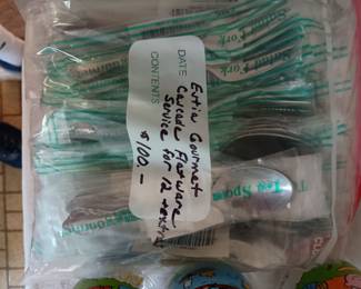 Estia Cascade flatware set
Service for 12 people with extra pieces
Five piece setting
New old stock