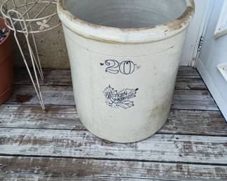 Large Western Stoneware
20 gallon crock