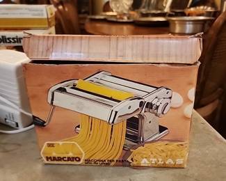 Atlas pasta maker