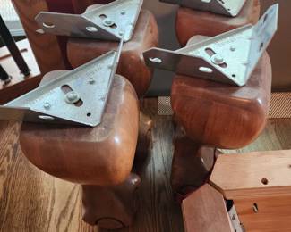 Pool table legs