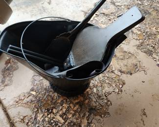 Coal bucket with accessories