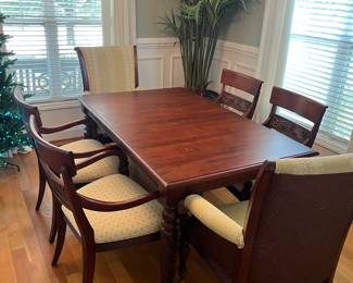 Ethan Allen dining set in perfect condition.