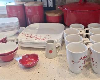 Le Crueset Canister Set, Giada De Laurentiis Enamel Dutch Oven, Corelle Dish Set