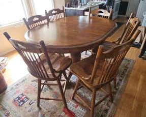 04 Counter Height Table With 6 Matching Swivel Chairs Stools