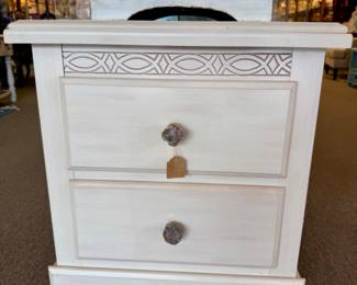 Beautiful side tables with pretty handles. Lots of pieces for your home or for a student going to college or a first time apartment.