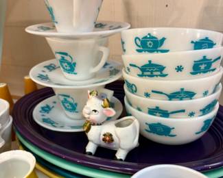 Kitchen aid rare find small bowls and tea cups and saucers to add to your collection or use for fun!