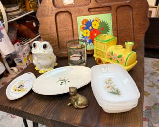 kitchenware pieces, old trays and more.