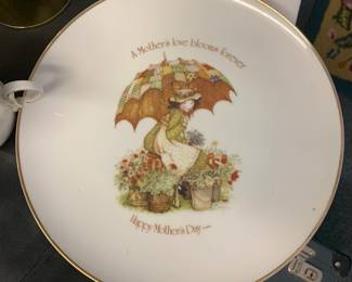 Collectible Plates, Holly Hobbie, Gone with the Wind and more. 