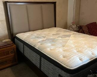 Queen size bed plus night stands