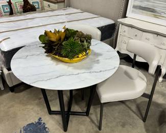 Table & Chairs Orlando