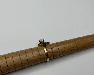 J1 - $300. Size 8. 14kt & diamond ring.
