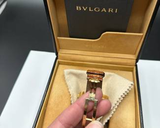 J27 - $6500. Bvlgari BB42GL Auto 18kt Mens Watch. WORKS! Some scratching on the gold case - I don't see any scratches on the crystal.