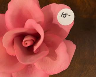 W59 - $15 Capodimonte Flower. No chips!