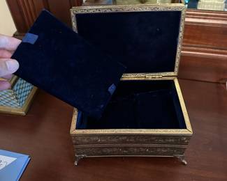 W78 - $30. Vintage velvet lined small jewelry box. Brass / Metal frame. Music Box works.
